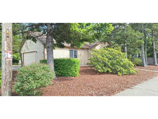 3890 Spruce St, Florence, OR 97439