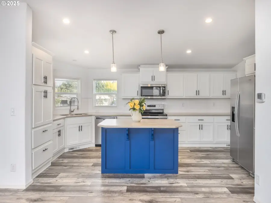 570 N 10th Ave #2, Cornelius, OR 97113 - Image #3