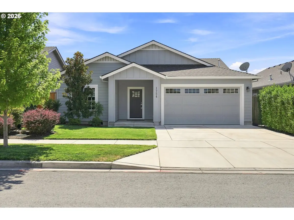 1754 Dragon Tail Pl, Medford, OR 97504 - #1