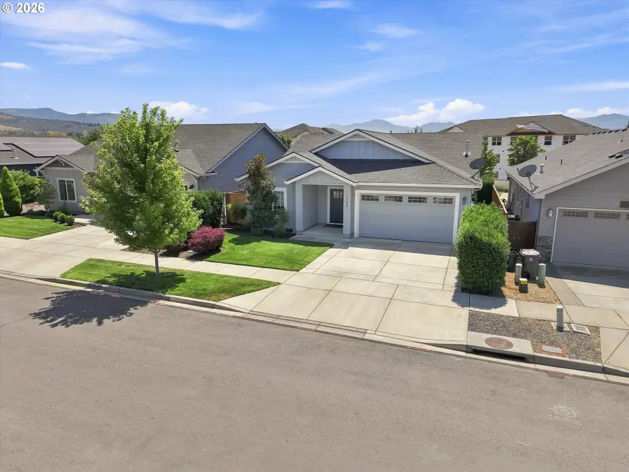 1754 Dragon Tail Pl, Medford, OR 97504 - #3