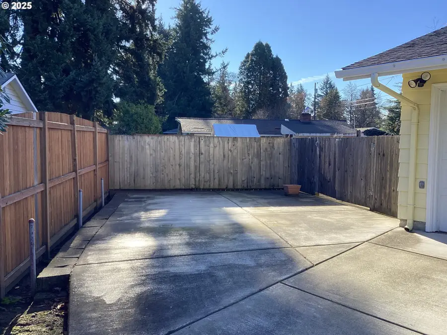 17706 SE Washington St, Portland, OR 97233 - Image #3