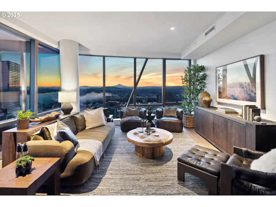 550 SW 10th Ave #2306, Portland, OR 97205 - Image #2