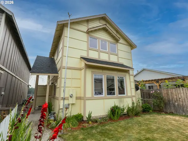 374 NW 25th St, Redmond, OR 97756