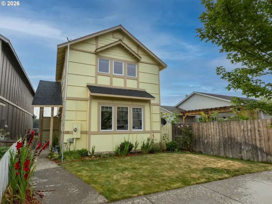 374 NW 25th St, Redmond, OR 97756 - #2