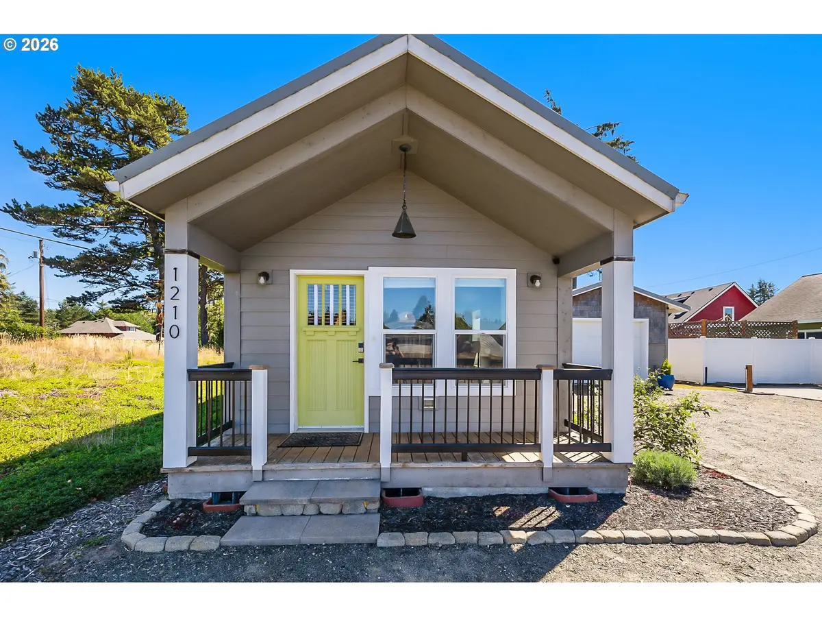1210 32nd St, Seaview, WA 98644 - #1