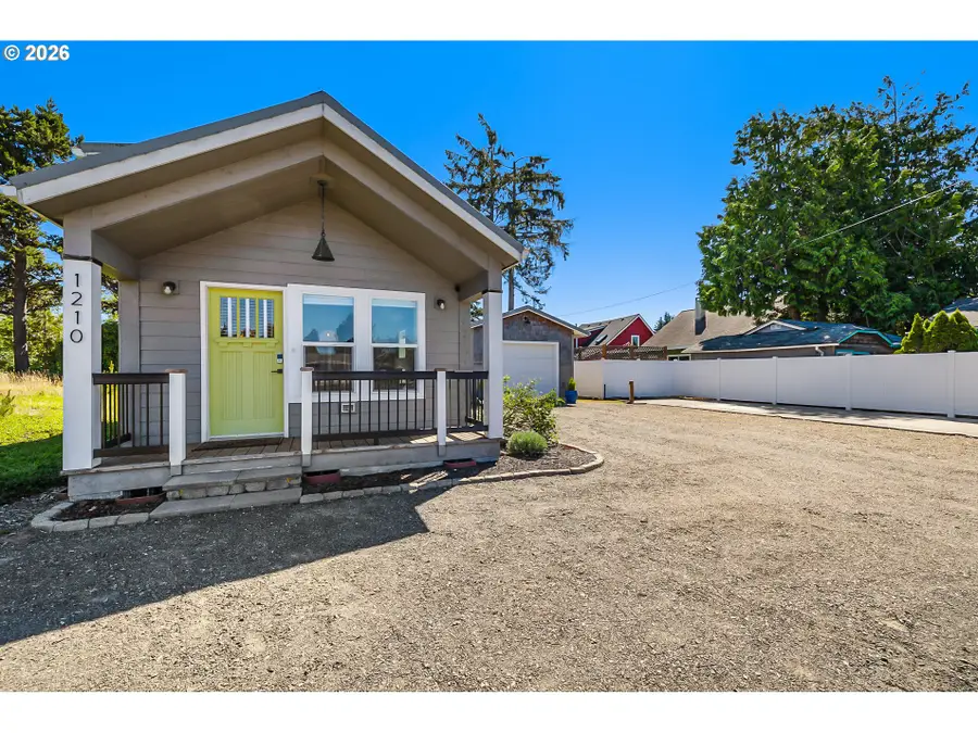 1210 32nd St, Seaview, WA 98644 - #2