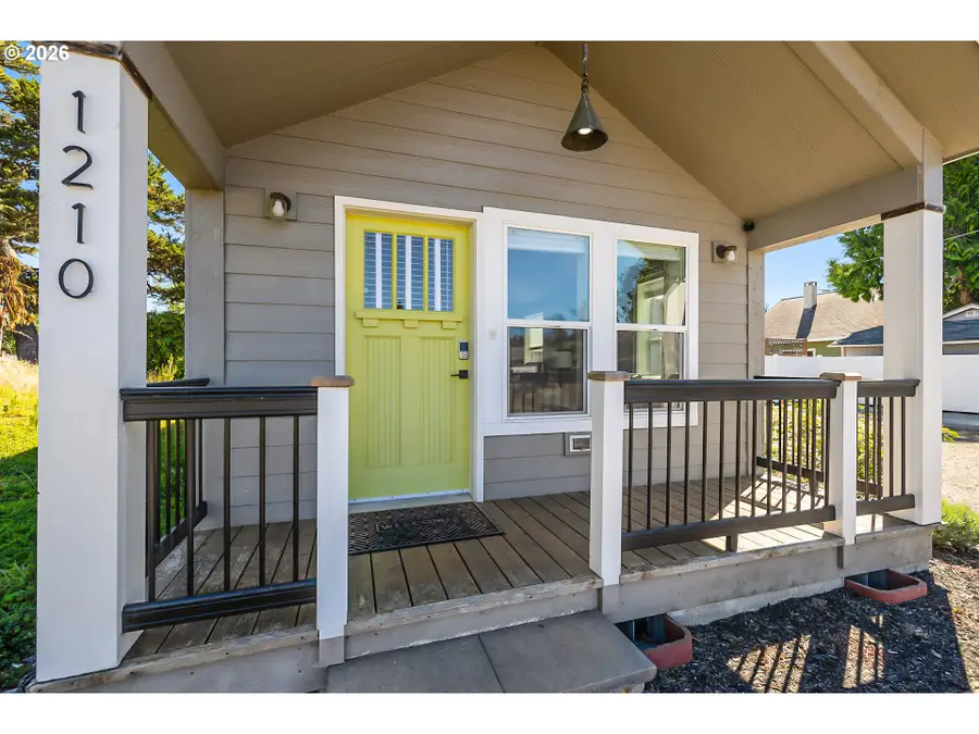 1210 32nd St, Seaview, WA 98644 - #3