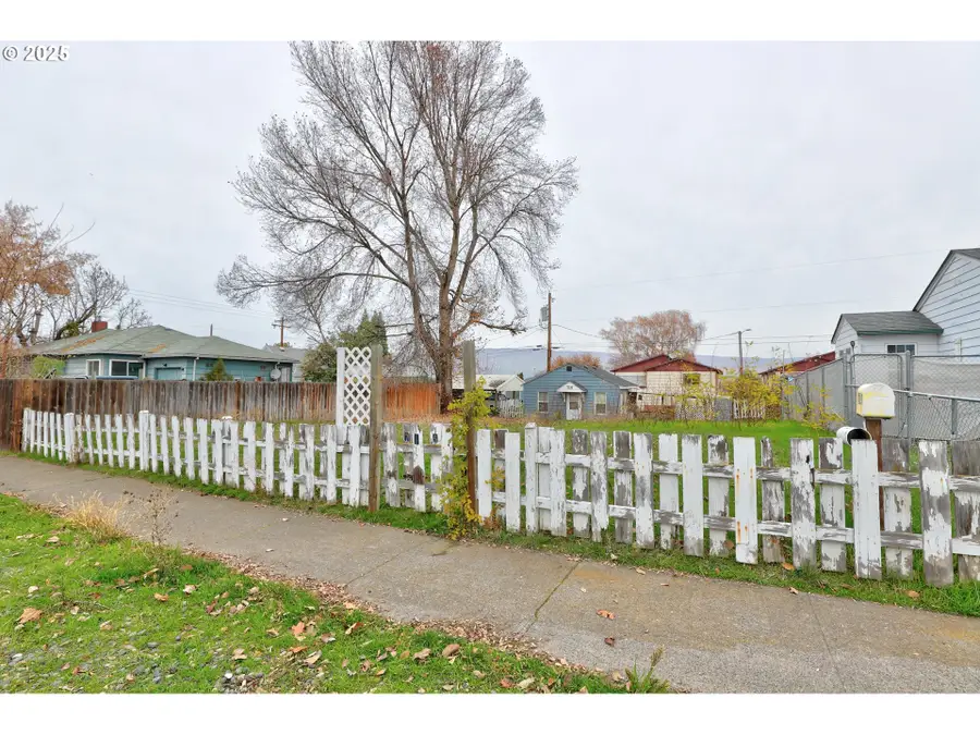 715 W 12th St, The Dalles, OR 97058 - Image #2