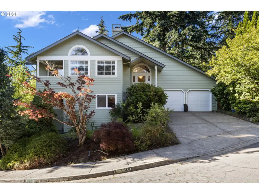 2533 Moon Mountain Dr, Eugene, OR 97403 - #2