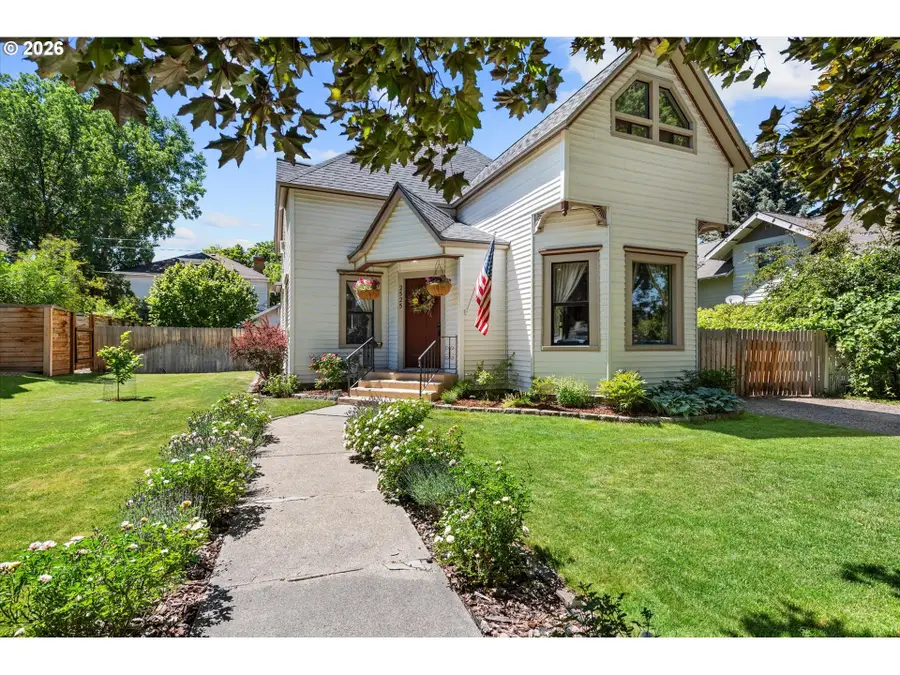 2525 1st St, Baker City, OR 97814 - #2
