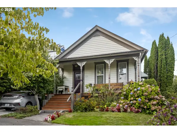 215 SW Hamilton St, Portland, OR 97239
