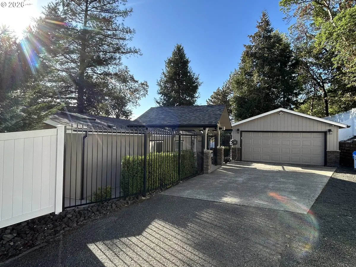 220 NW Trust St, Roseburg, OR 97471 - #1
