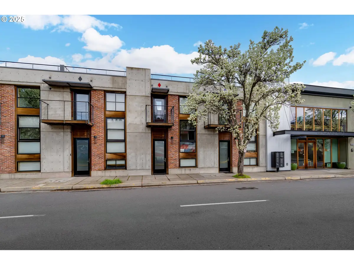 306 Columbia St, Hood River, OR 97031 - Image #1