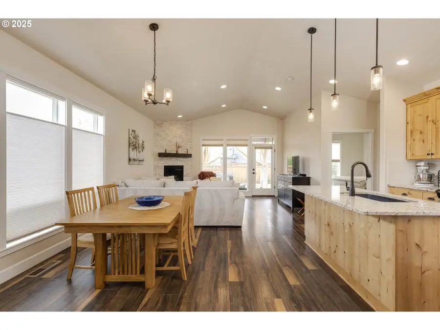 1779 SE Academy St, Dallas, OR 97338 - #3