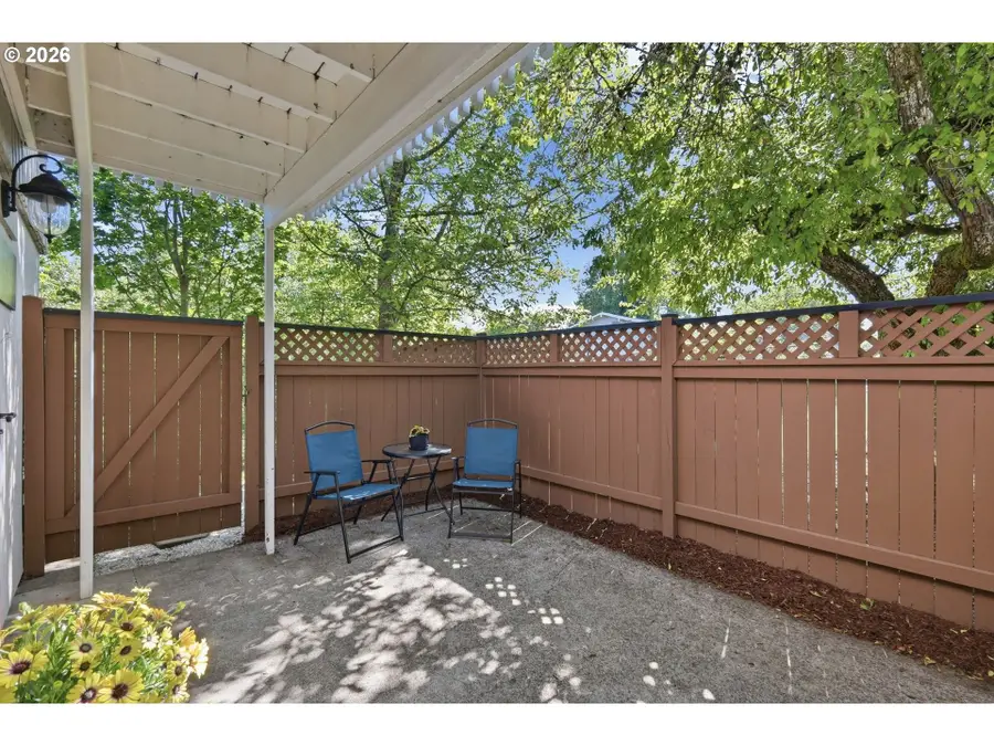 2121 W 15th Ct, Eugene, OR 97402 - #3