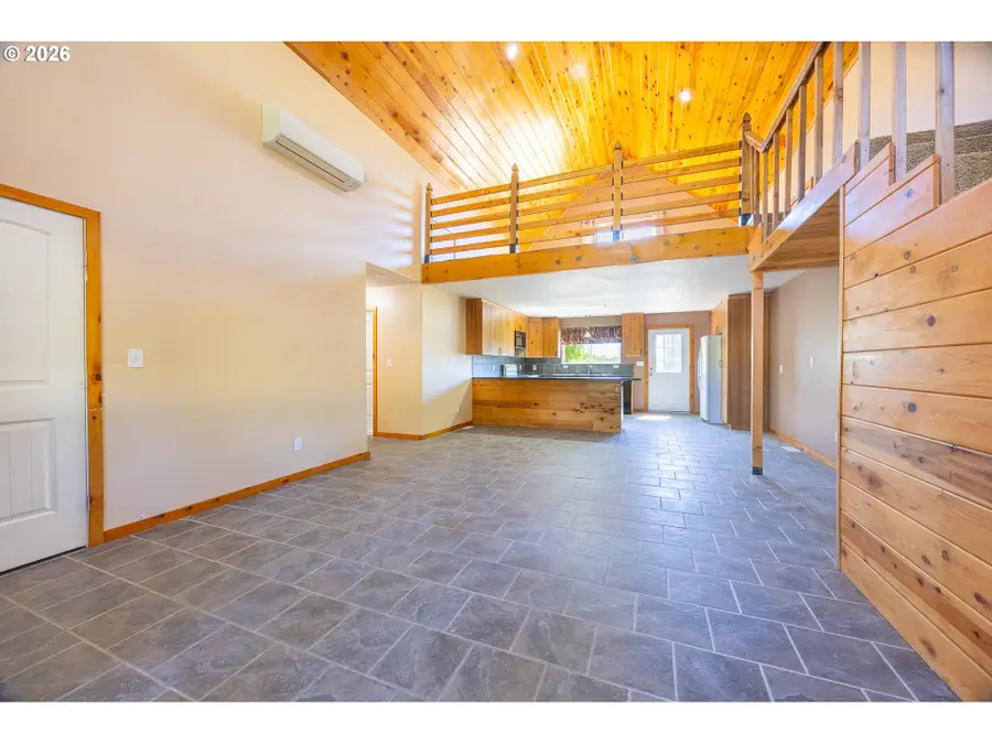 401 De Costa Ln, Oakland, OR 97462 - #3