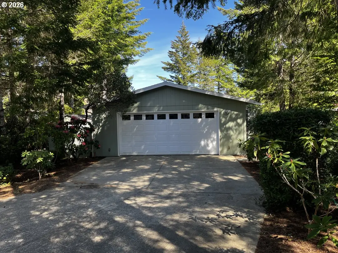 148 Outer Dr, Florence, OR 97439 - #1