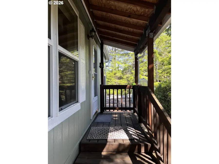 148 Outer Dr, Florence, OR 97439 - #2