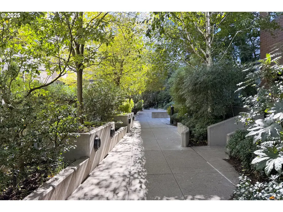 922 NW 11th Ave #104, Portland, OR 97209 - Image #2