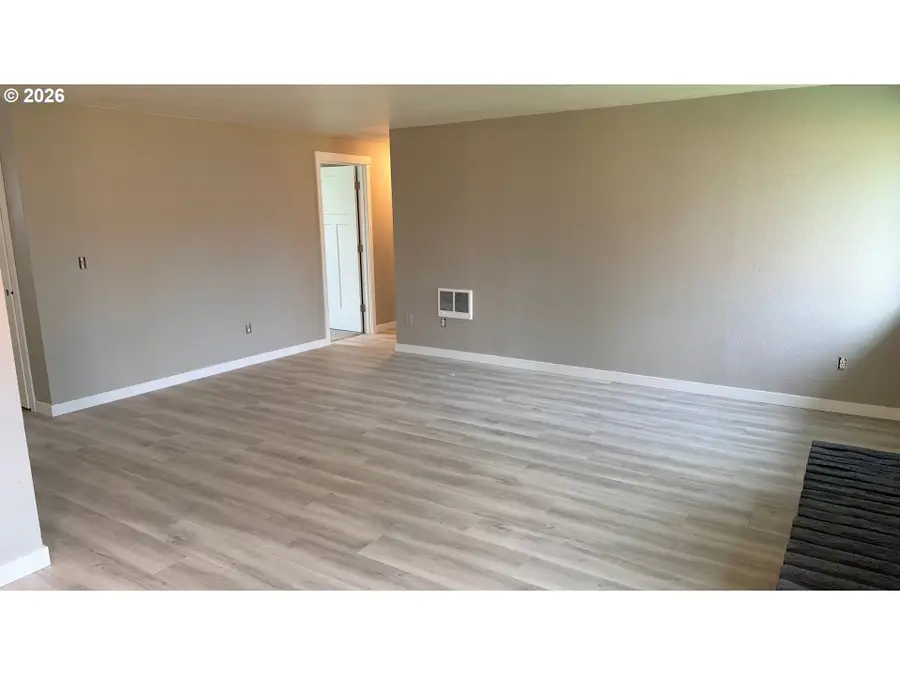 283 NE 34th Pl, Hillsboro, OR 97124 - #3