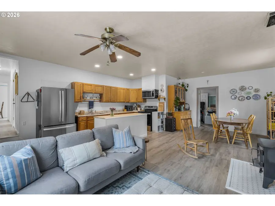 16122 Lava Dr, Sisters Millican, OR 97739 - #3