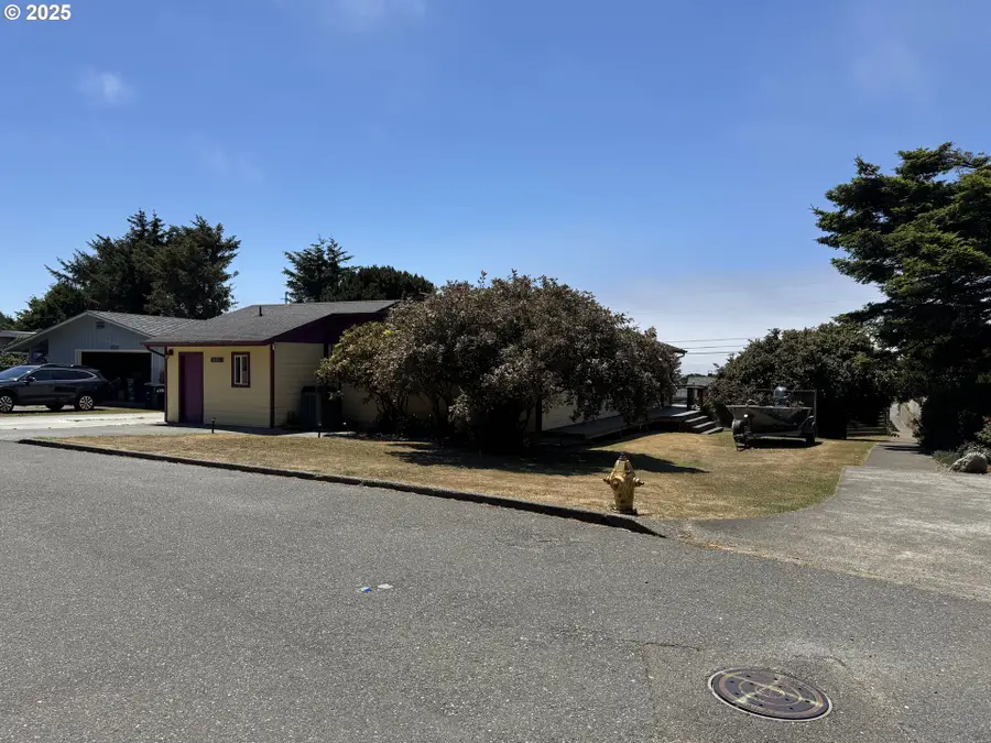 30388 Hillside Ter, Wedderburn, OR 97444 - Image #3