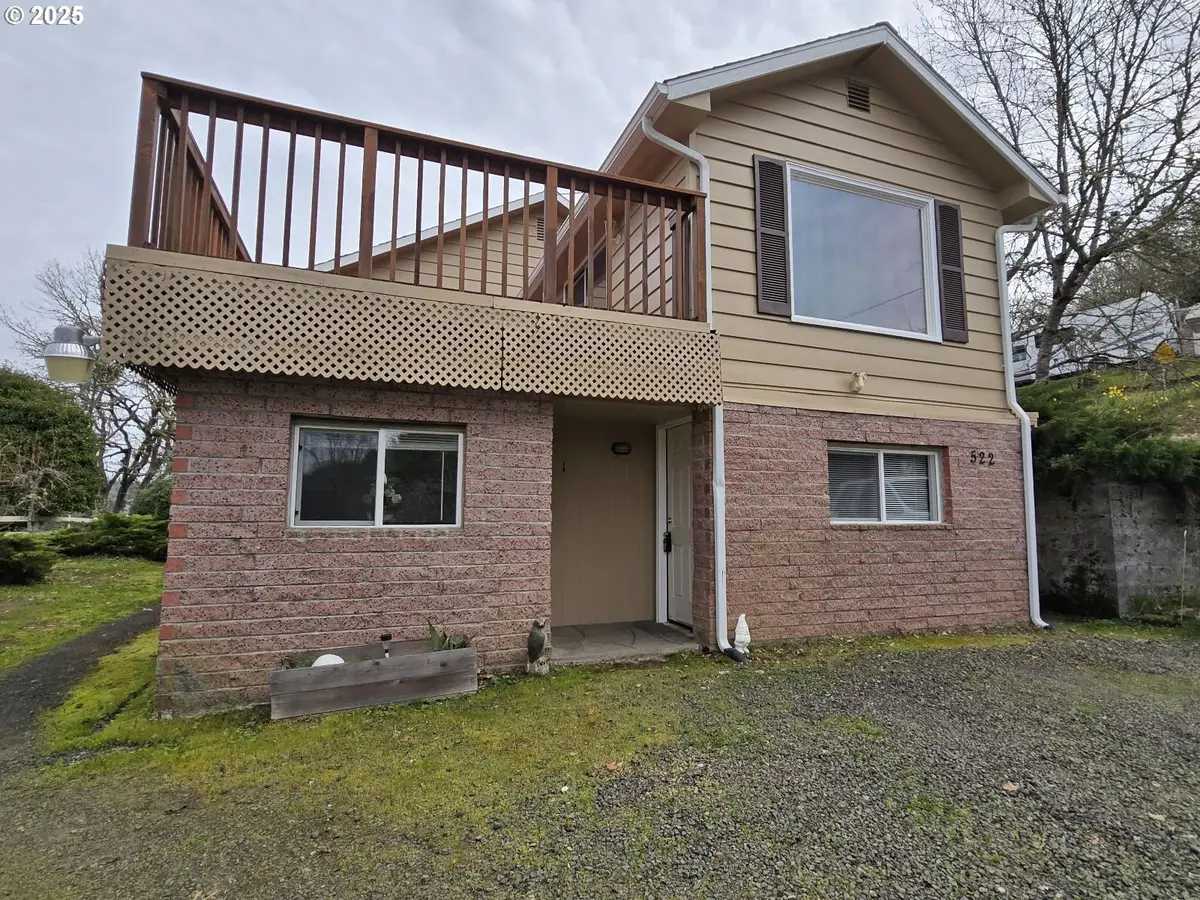 522 SE Hillside Dr, Roseburg, OR 97470 - Image #1