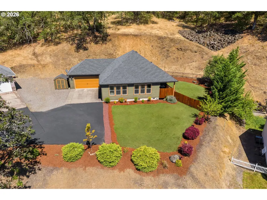 1795 NE Rocky Dr, Roseburg, OR 97470 - #2