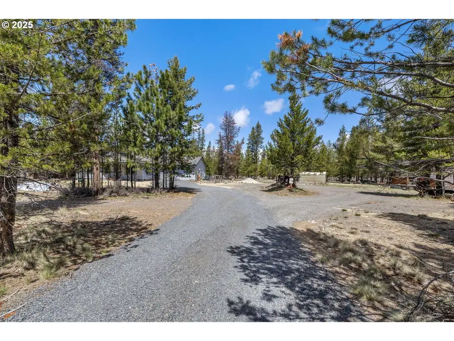 11421 Burlwood Dr, La Pine, OR 97739 - Image #2