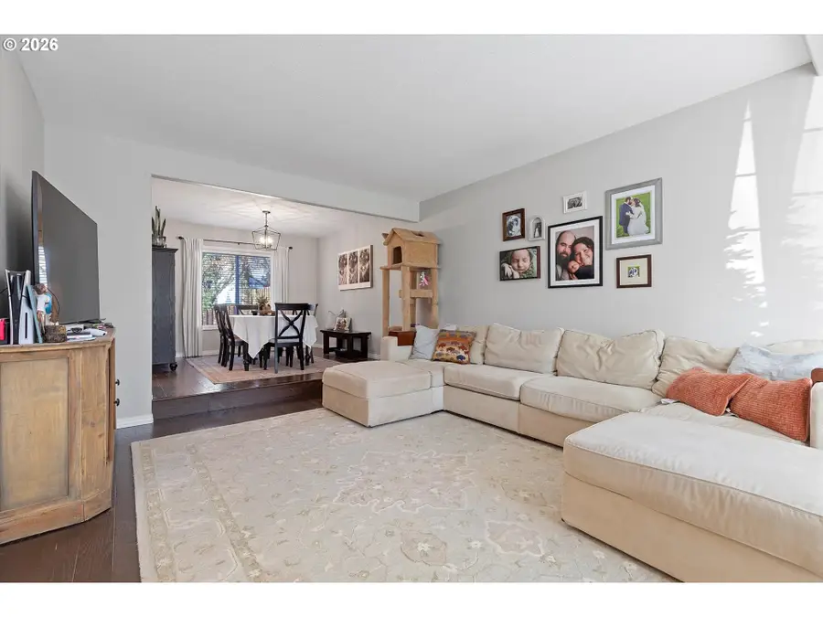 3619 N Knoll Dr, Newberg, OR 97132 - Image #2