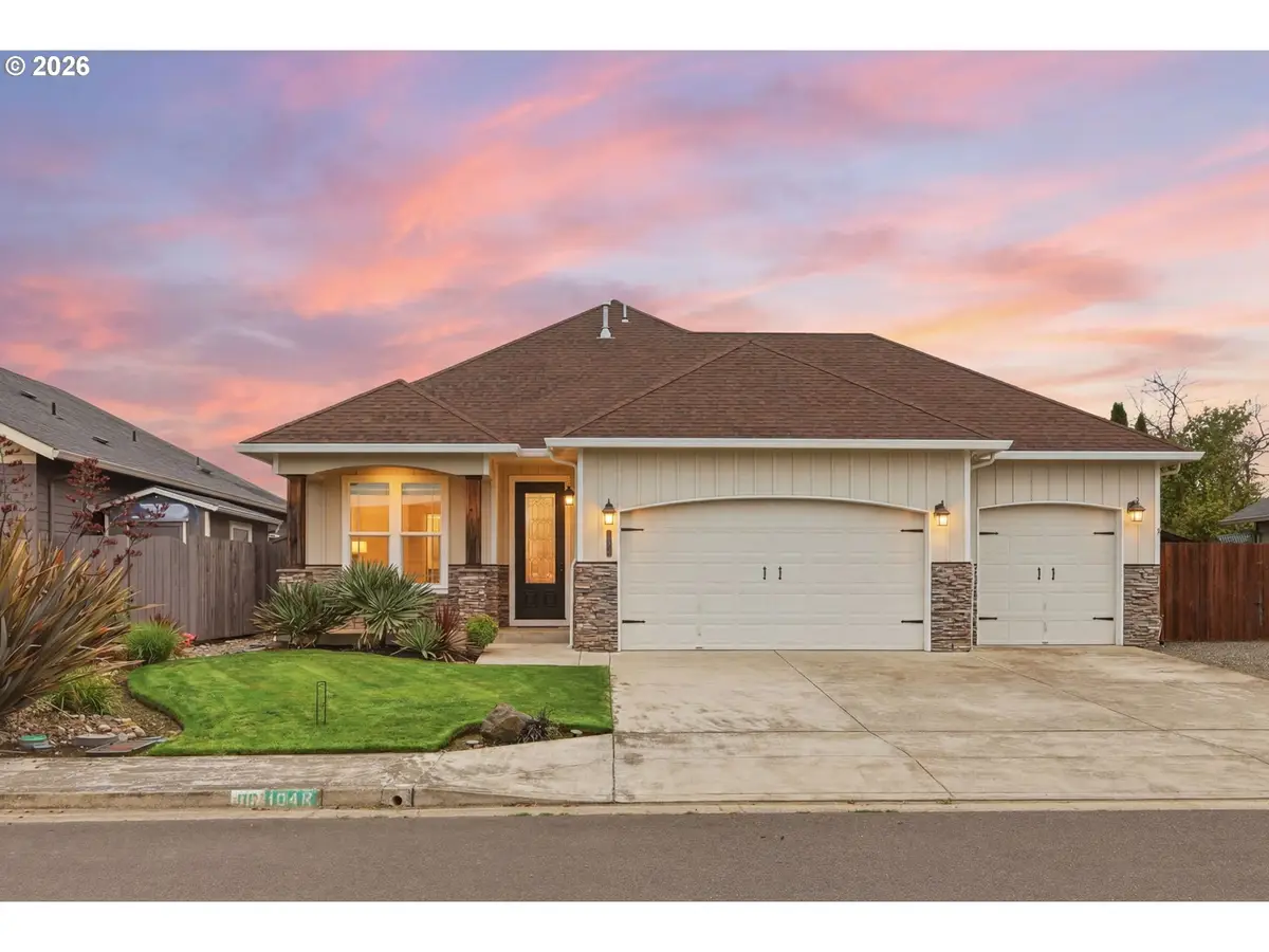 1046 Green Meadows Ave, Junction City, OR 97448 - #1