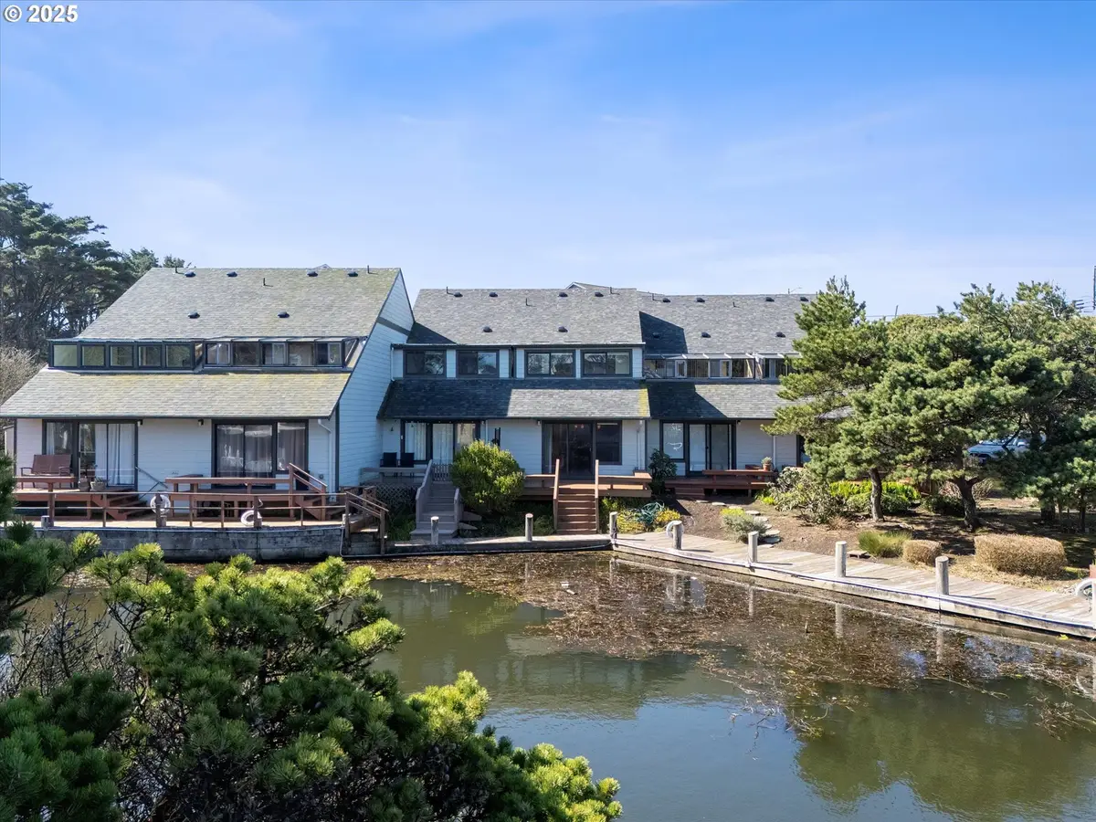 180 SE Highway 101 #17, Lincoln City, OR 97367 - Image #1