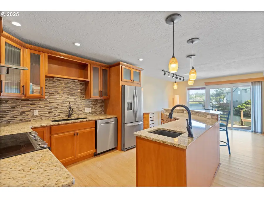 180 SE Highway 101 #17, Lincoln City, OR 97367 - Image #2