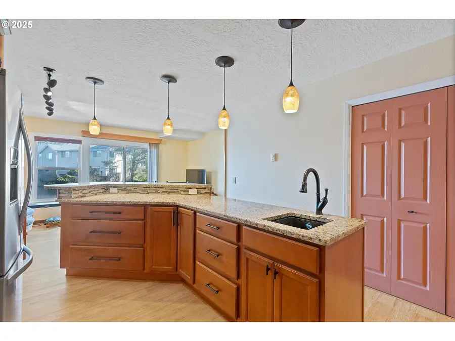 180 SE Highway 101 #17, Lincoln City, OR 97367 - Image #3