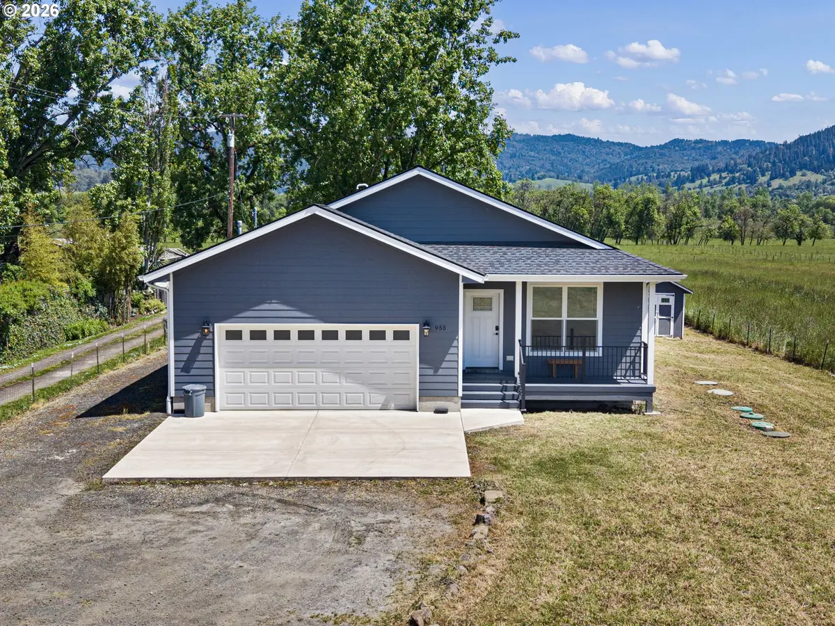 955 Oak Hill Rd, Roseburg, OR 97471 - #1