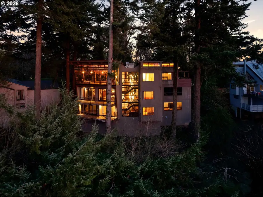 4183 SW Greenleaf Dr, Portland, OR 97221 - #3