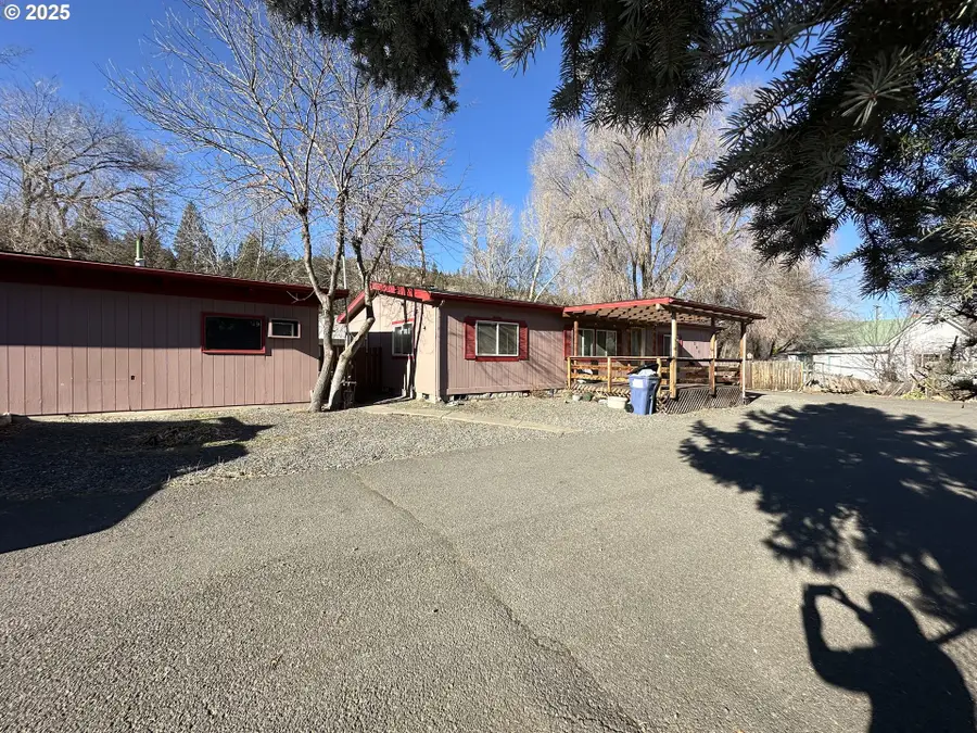 206 S Washington St, Canyon City, OR 97820 - Image #2