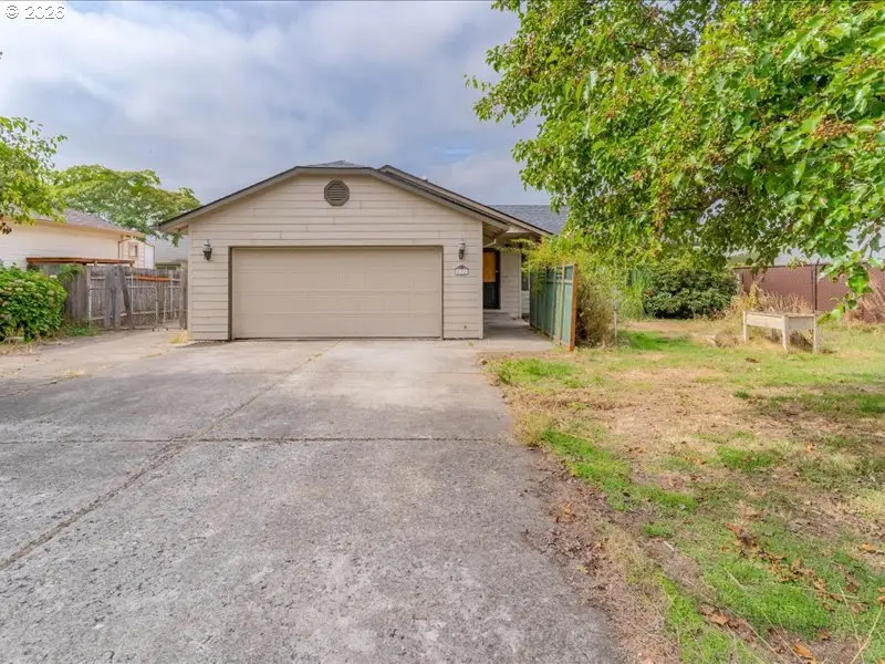 421 Lone Oaks Loop, Silverton, OR 97381 - #1