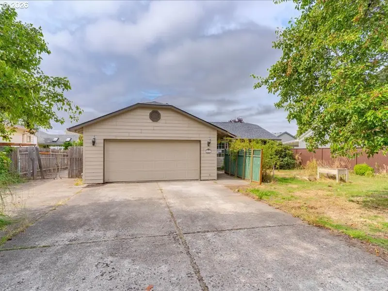 421 Lone Oaks Loop, Silverton, OR 97381 - #3