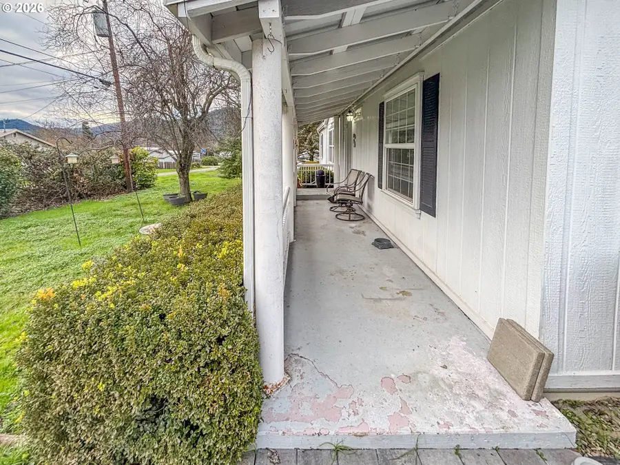 125 Rose Ave, Tri City, OR 97457 - Image #3