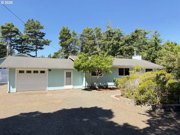 88076 Leeward Dr, Florence, OR 97439