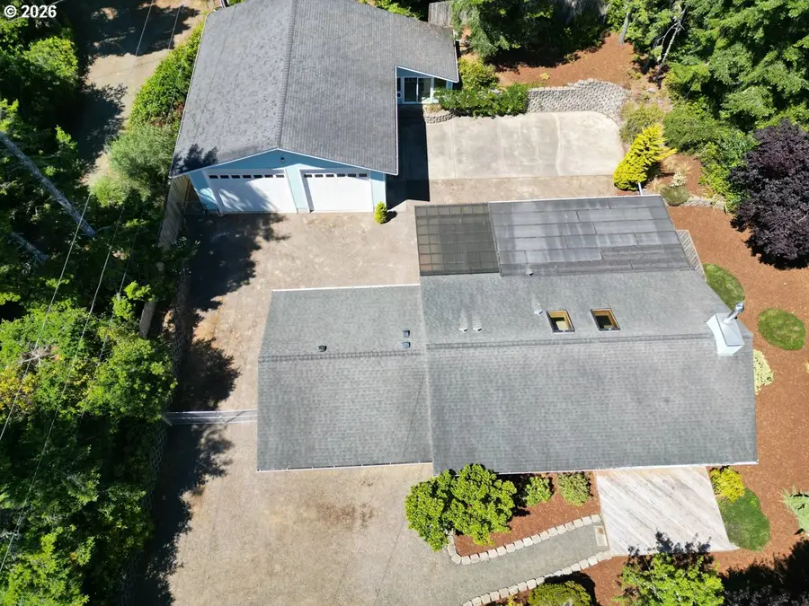 88076 Leeward Dr, Florence, OR 97439 - #3