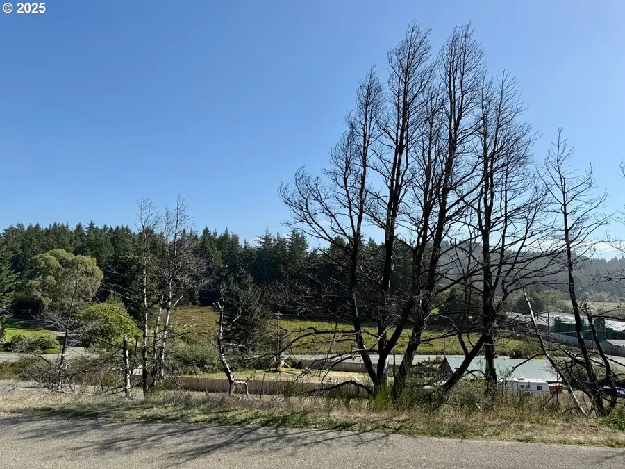 68760 Hauser Rd, North Bayside, OR 97459 - Image #3