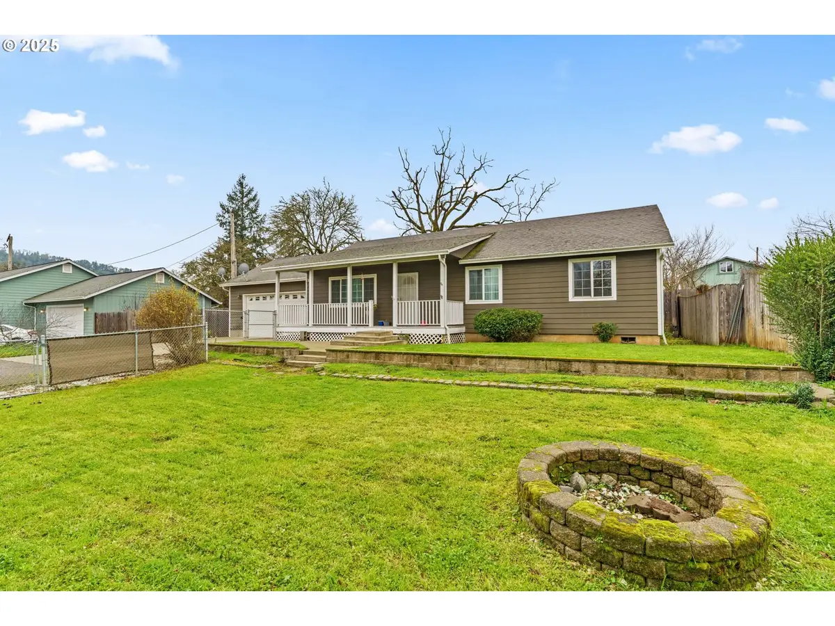 2966 NE Douglas Ave, Roseburg, OR 97470 - Image #1