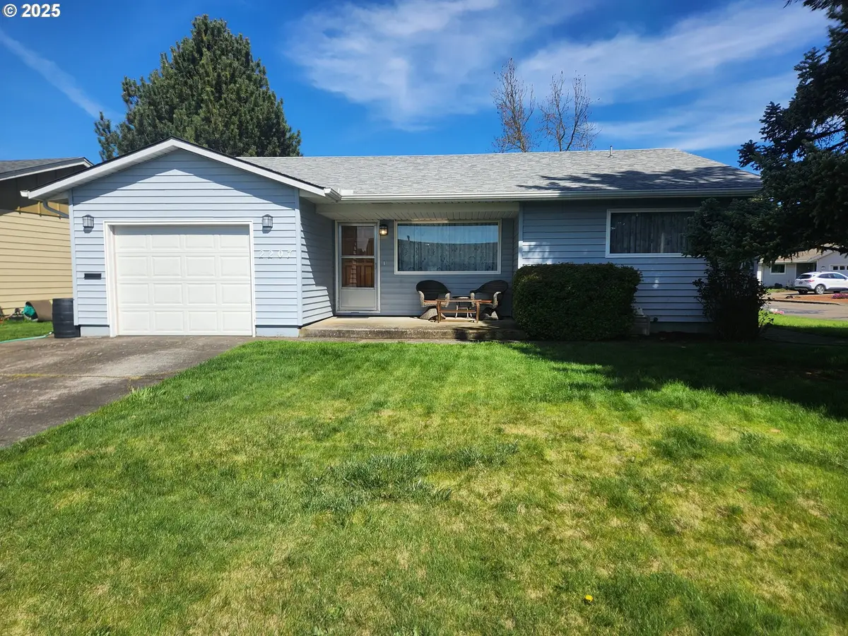 2207 Oregon Ct, Woodburn, OR 97071 - Image #1