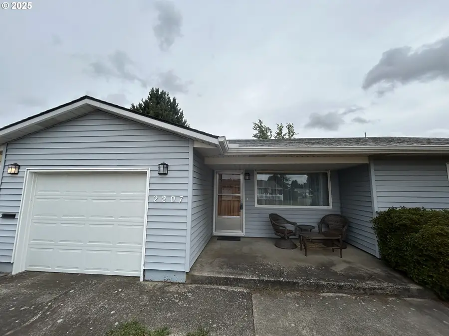 2207 Oregon Ct, Woodburn, OR 97071 - Image #2