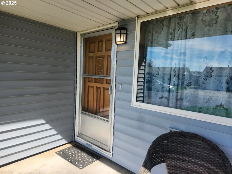 2207 Oregon Ct, Woodburn, OR 97071 - Image #3