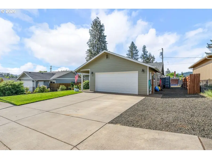 170 Addison Ave, Sutherlin, OR 97479 - #2