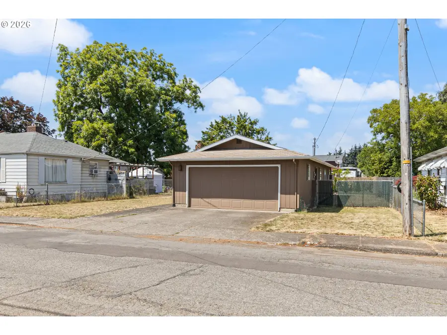 105 SE Berry St, Lebanon, OR 97355 - #2