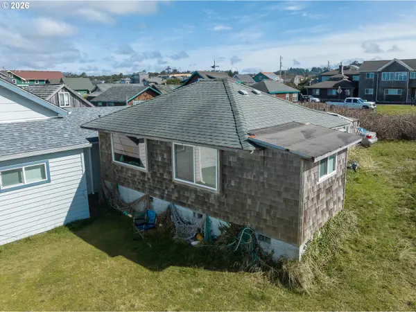 35 NW Dolphin St, Newport, OR 97365